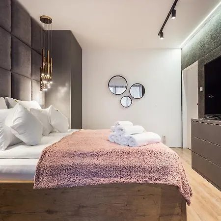Inpoint Luxury Center Pool & Gym Krakow